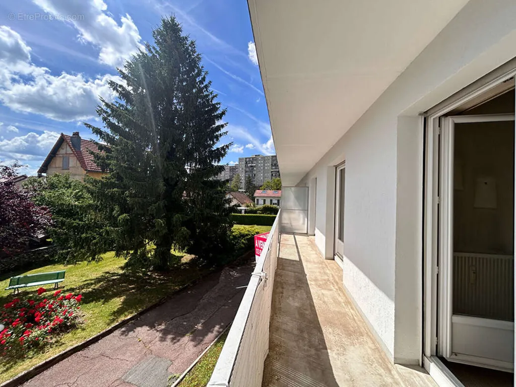 Balcon - Appartement Traversant avec Balcon à Besançon