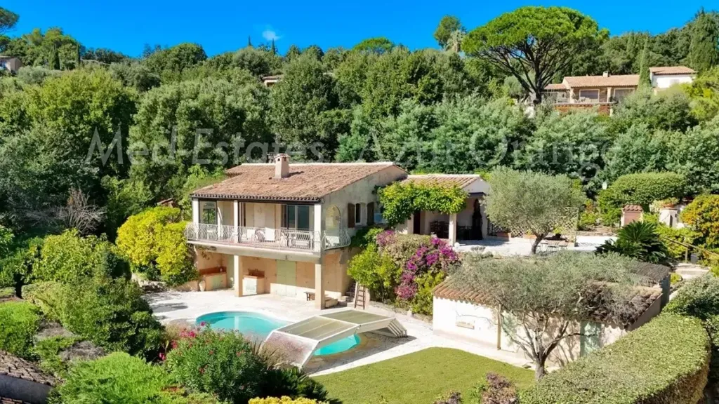 Vue aérienne - Villa Luxueuse avec Vue Mer à Grimaud