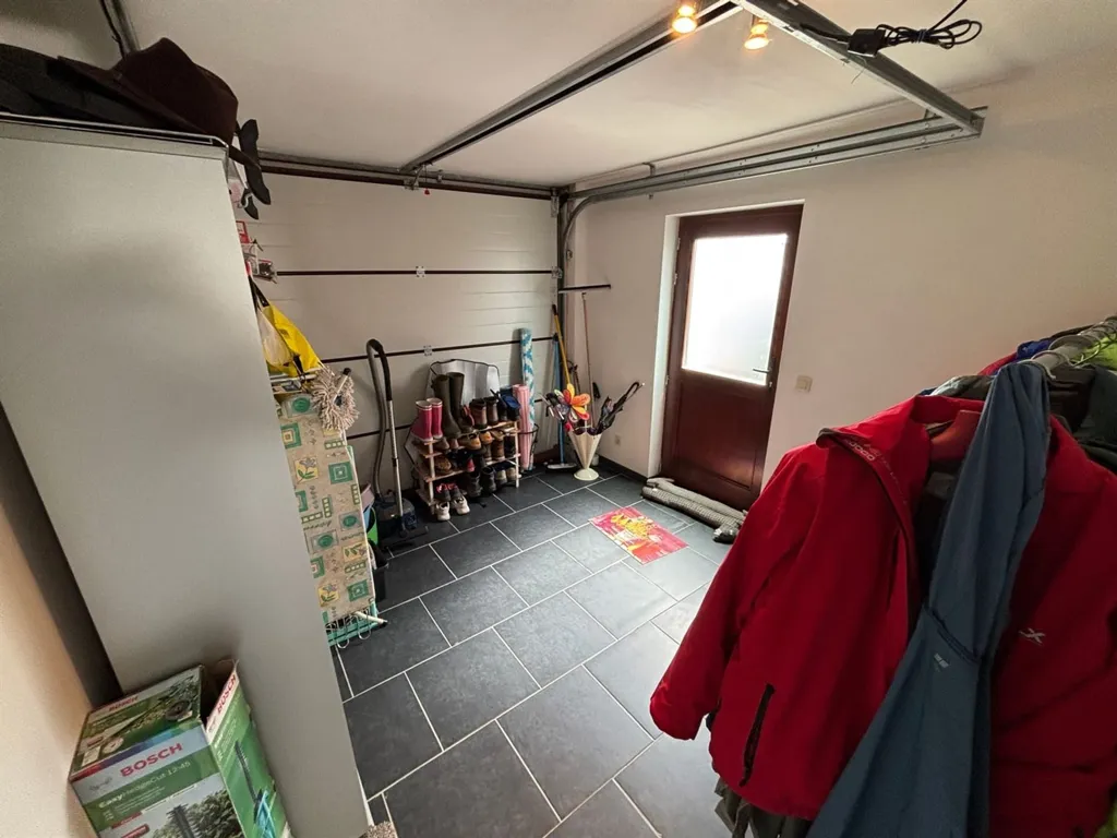 Garage - Maison avec Vue sur la Vallée à Durbuy