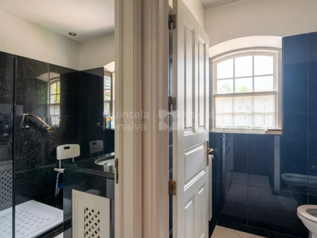 Salles de bain - Mediterranean Villa with Garden in Birre, Cascais