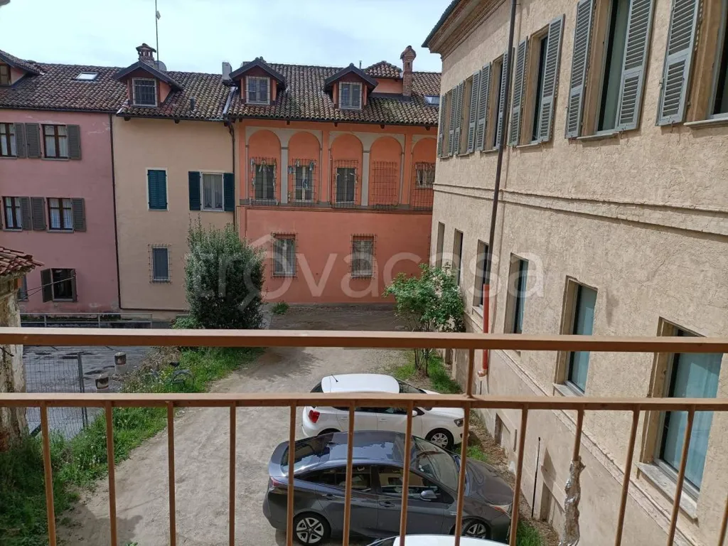 Rõdu - Spacious Apartment with Balcony in Fossano