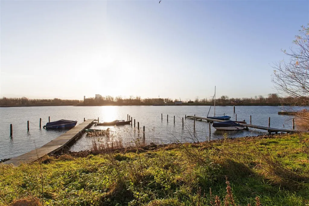 Jardin - Four-Bedroom Waterfront Apartment in Amsterdam