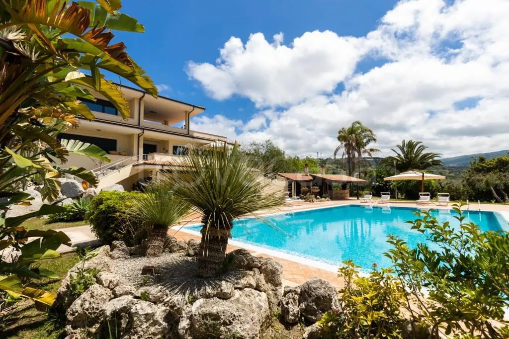 Piscine - Luxury Villa with Sea View in Capo Vaticano