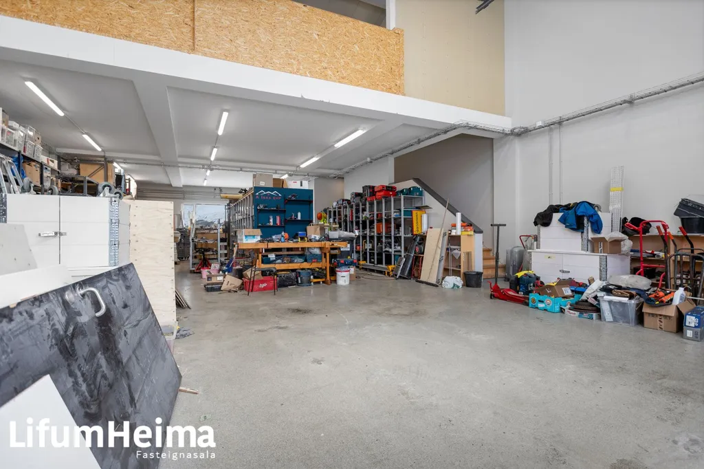 Garage - Warehouse with Loft in Mosfellsbær
