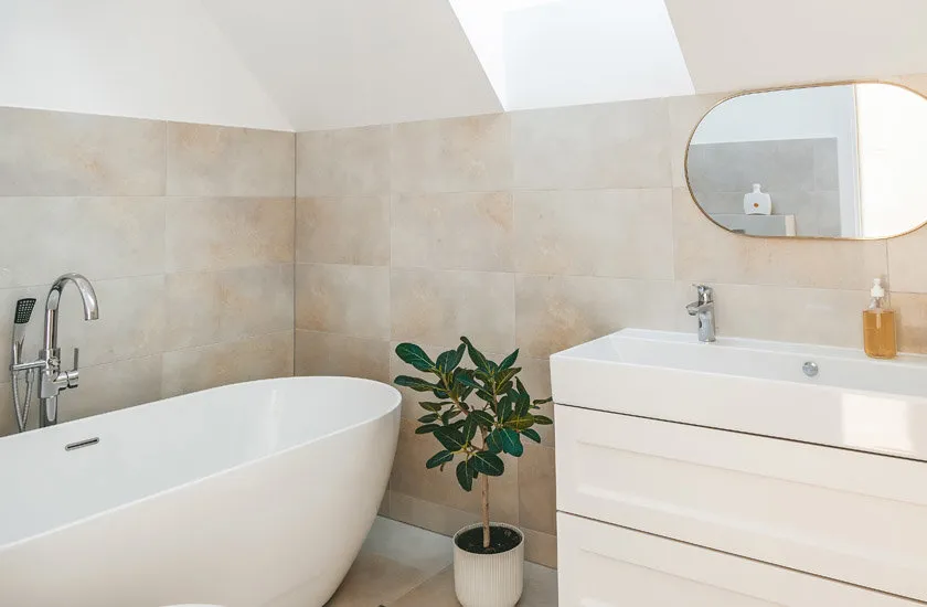 Salles de bain - Maison Individuelle avec Garage à Lucquy