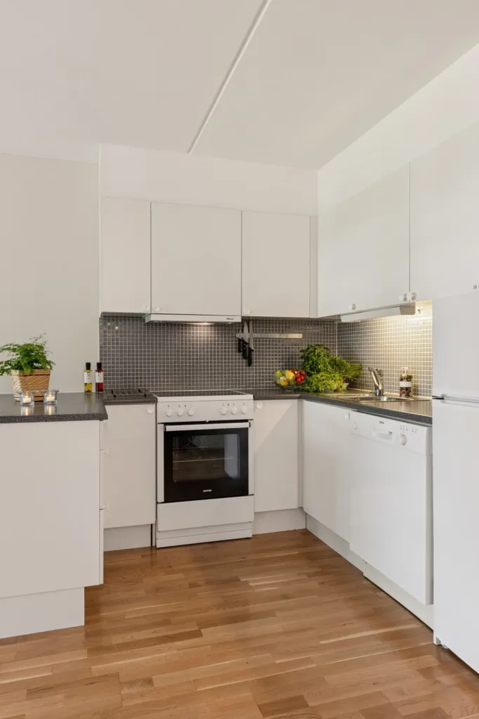 Köök - 3-Bedroom Apartment with Balcony in Hagan
