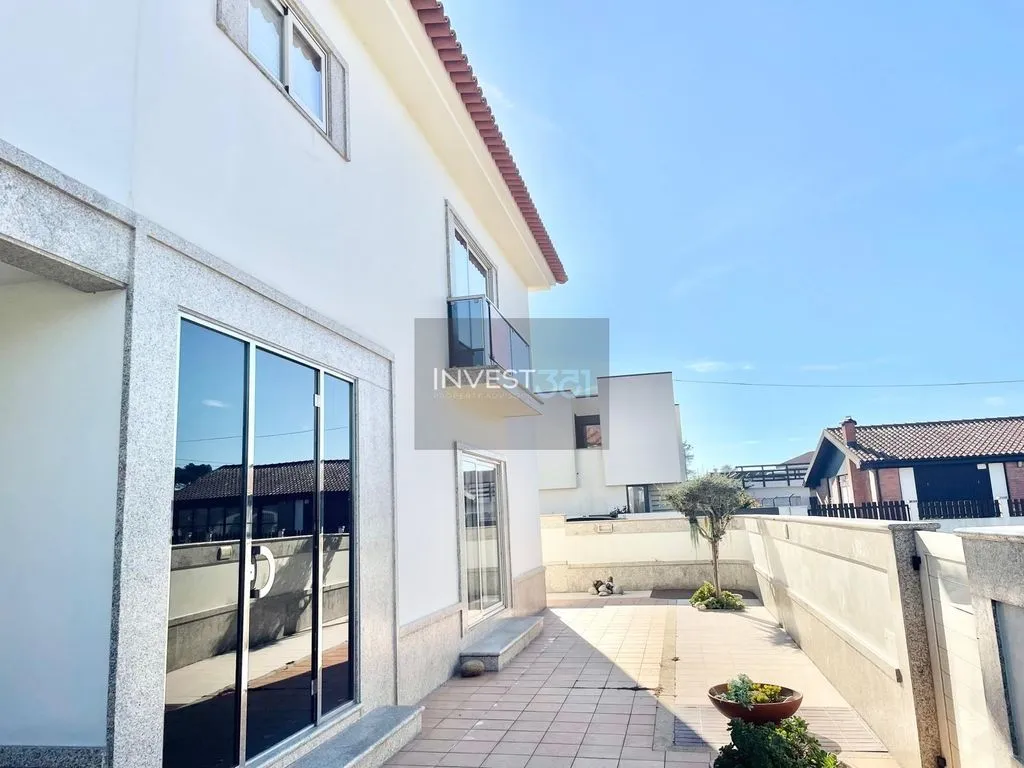 Terrace - Single-Story Villa with Terrace in Porto