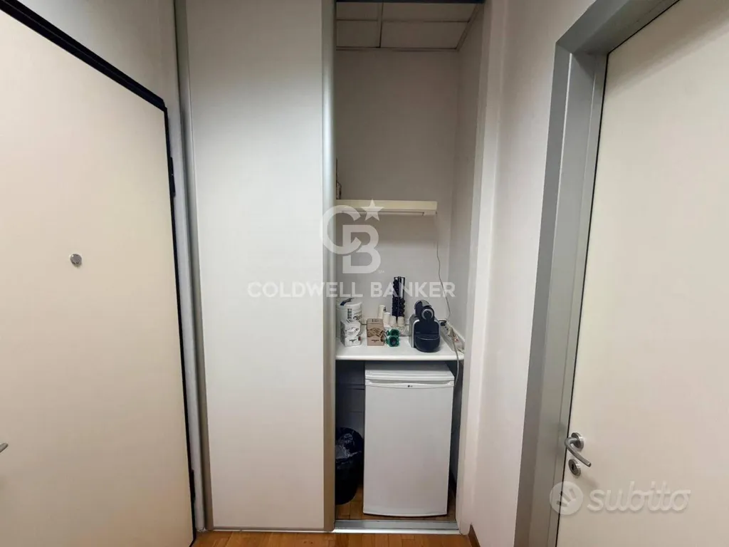 Rooms - Office with Private Parking in Florence