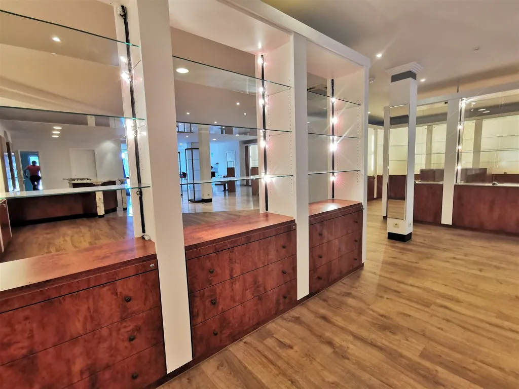 Toad - Commercial Property with Office and Warehouse in Herent
