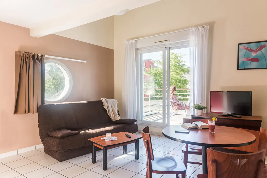 Séjour - Duplex meublé avec balcon à Nantes