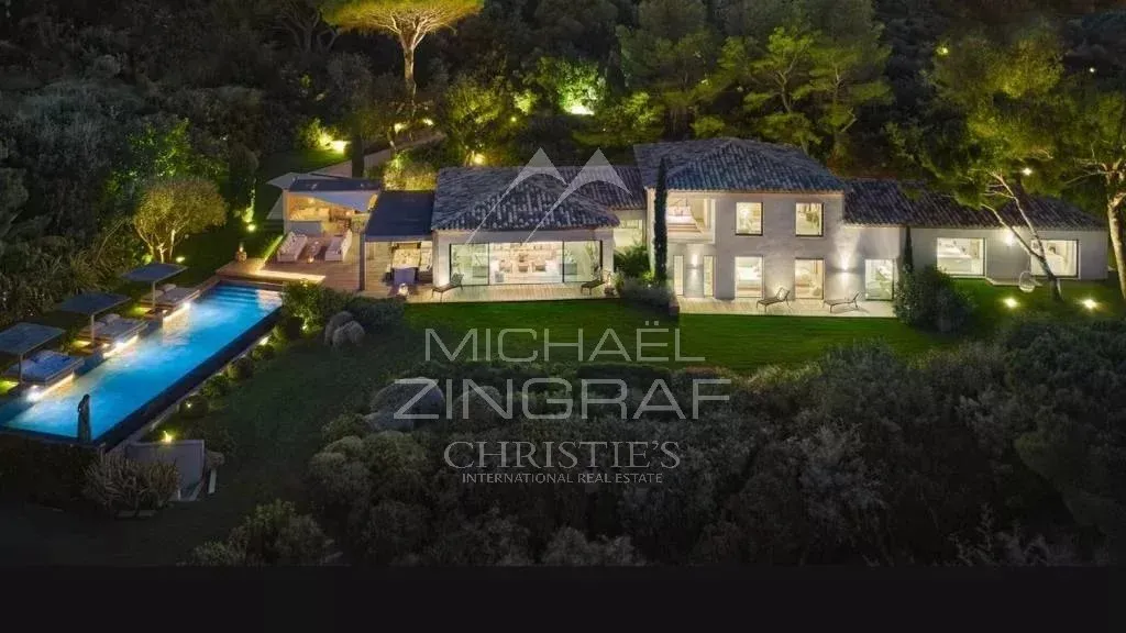 Vista aerea - New Villa with Sea View in Saint-Tropez