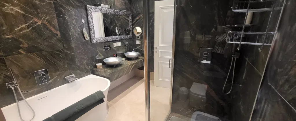 Salles de bain - Appartement Luxueux avec Vue Mer à Menton