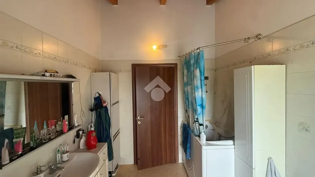 Salles de bain - Trilocale with Balconies in Gattatico