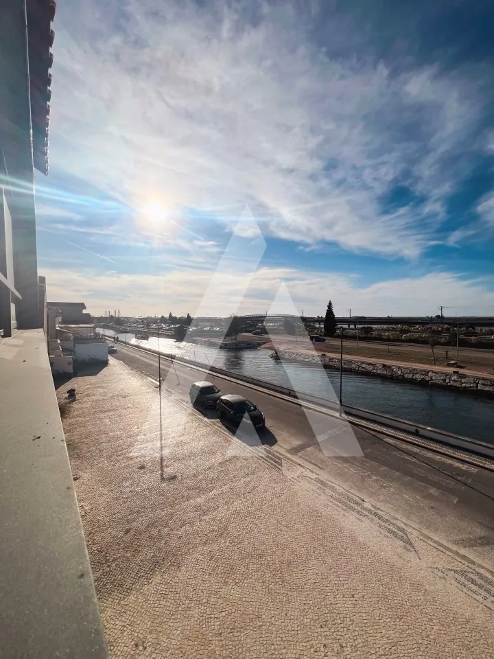 Balcon - T1+1 Apartment with Canal View in Aveiro