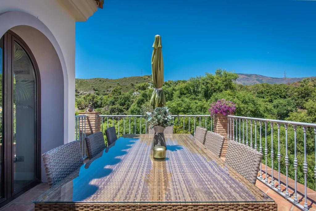 Terrazza - Villa with Panoramic View in Estepona