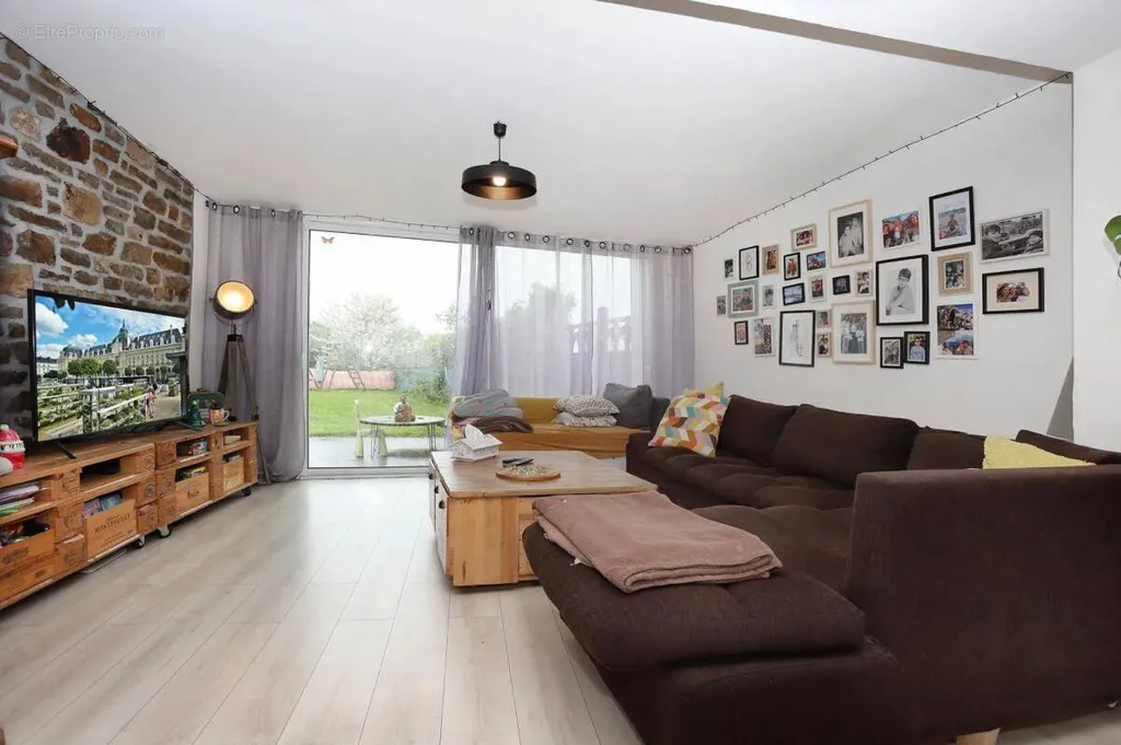 Elutuba - 5-Bedroom House with Large Garden in Val-d'Izé