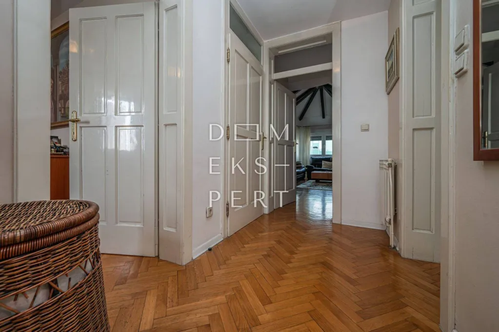 Esik - Apartment with Balcony in Maksimir, Zagreb
