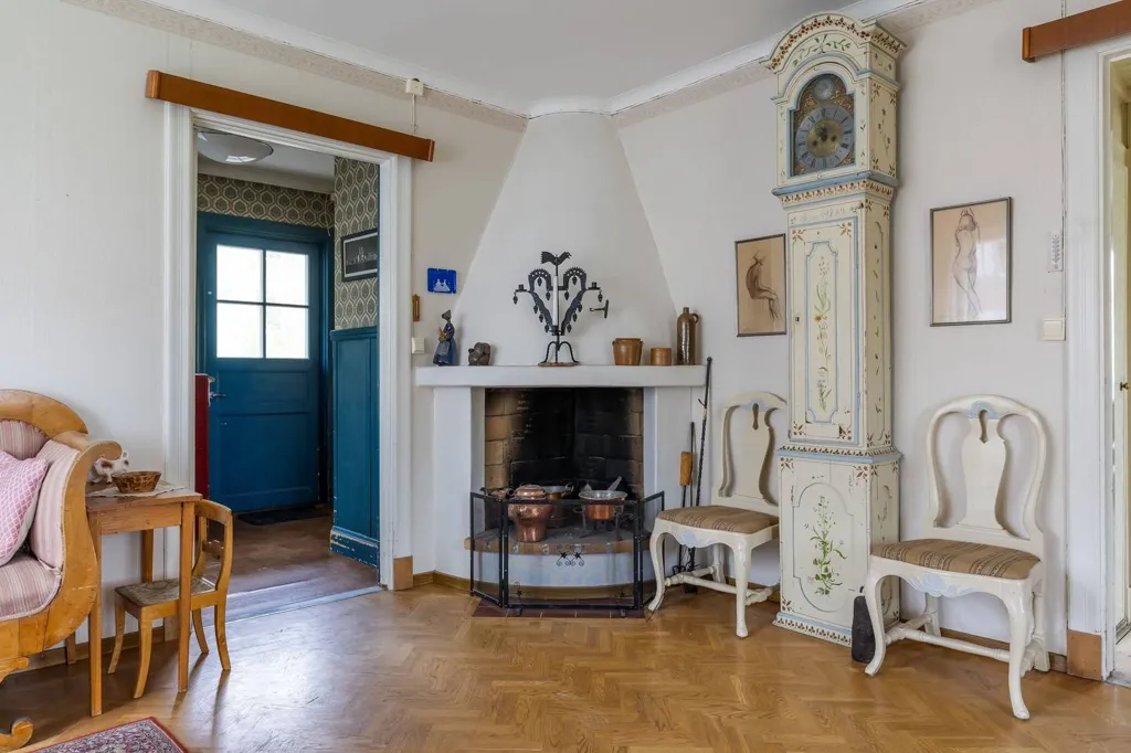 Séjour - 1929 Villa with Development Potential in Östra Storgatan