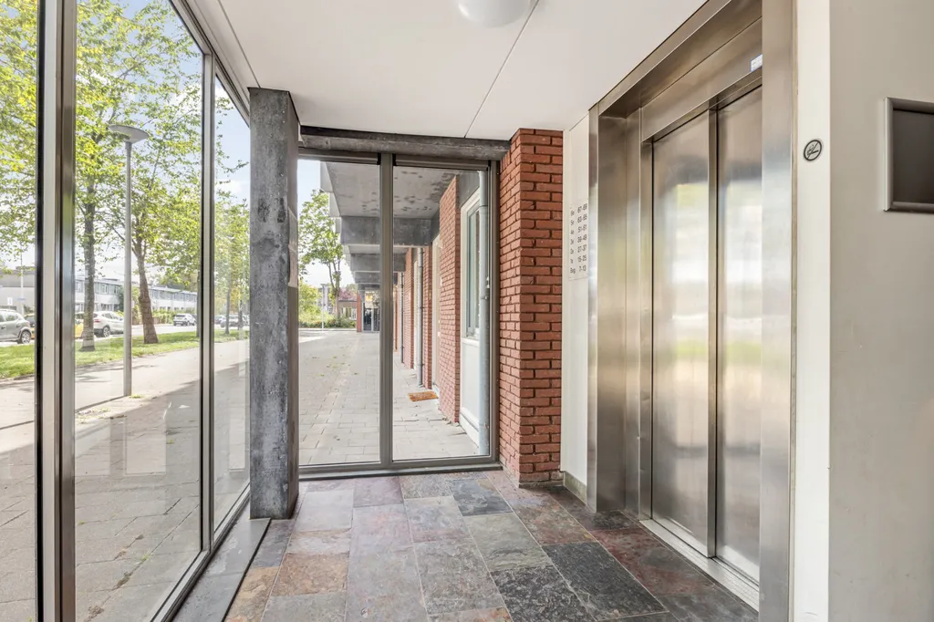 Esik - Spacious Flat with Balcony in IJsselmonde