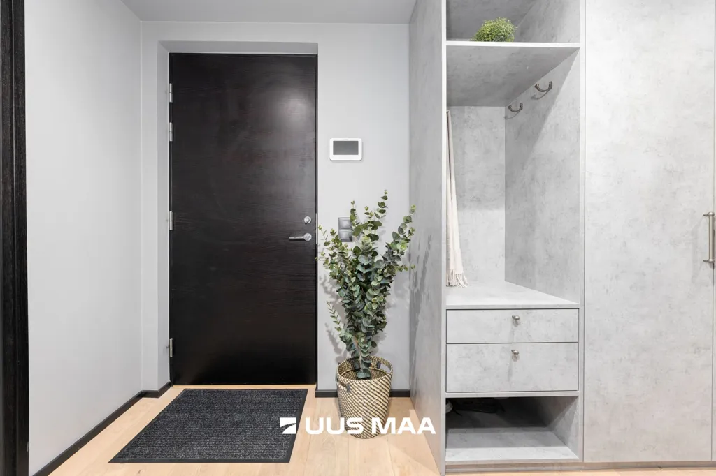 hallway_entrance
