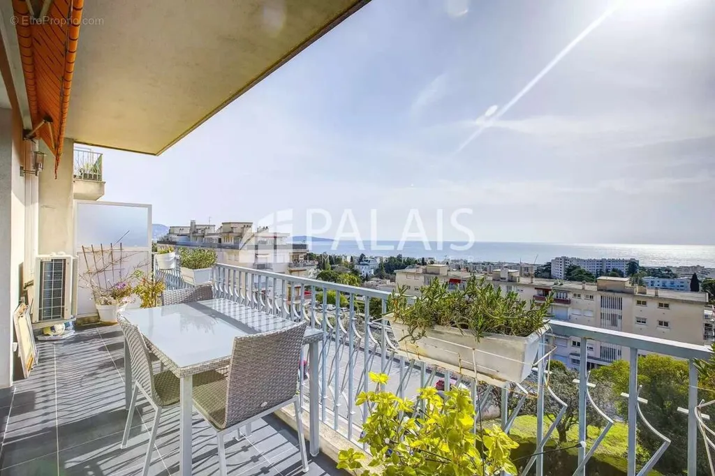 Rõdu - Apartment with Sea View in Nice Ouest
