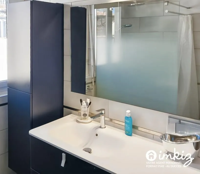 Salles de bain - Maison Familiale avec Véranda à Agen