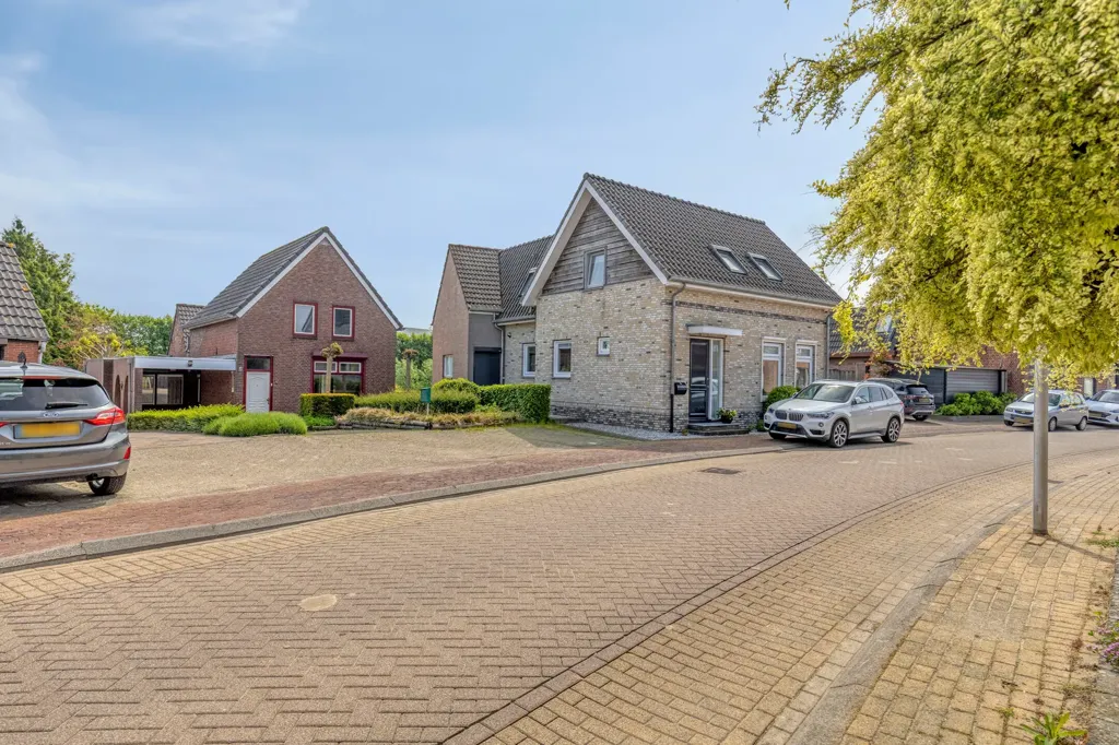 5-room house in Nieuw-vossemeer