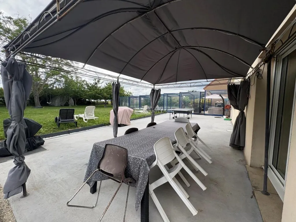 Terrasse - Maison avec Piscine et Jardin près de Voves