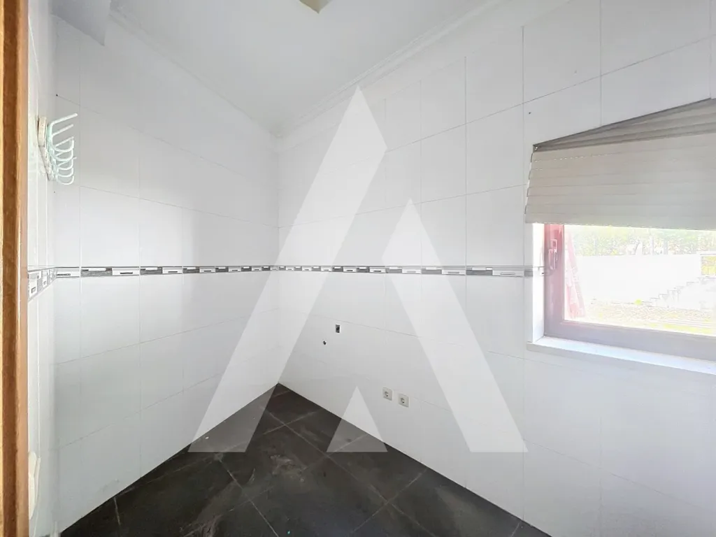 Bathrooms - Isolated House with Indoor Pool in Pombal