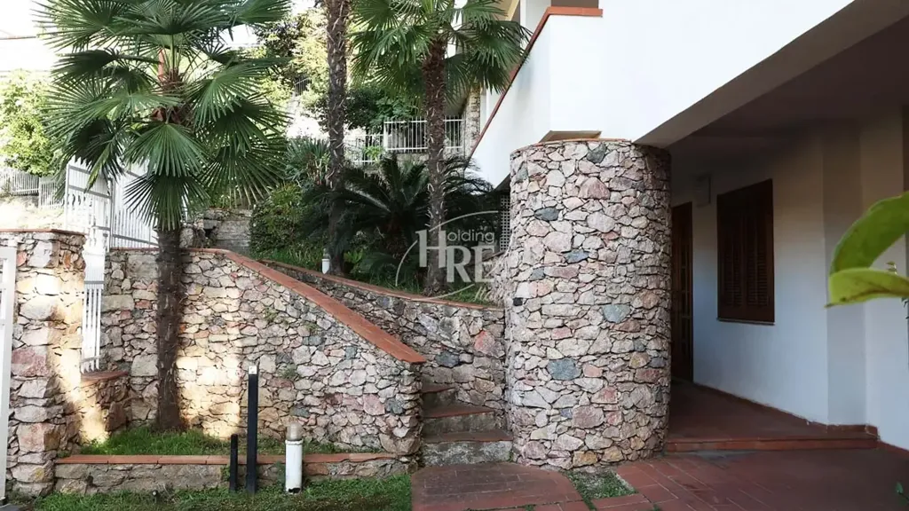 Terrasse - Architectural Villa with Central Staircase in Amantea