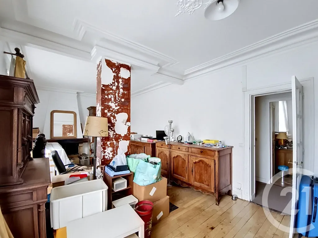 Séjour - Duplex à Rénover avec Balcon au Centre de Saint-Denis