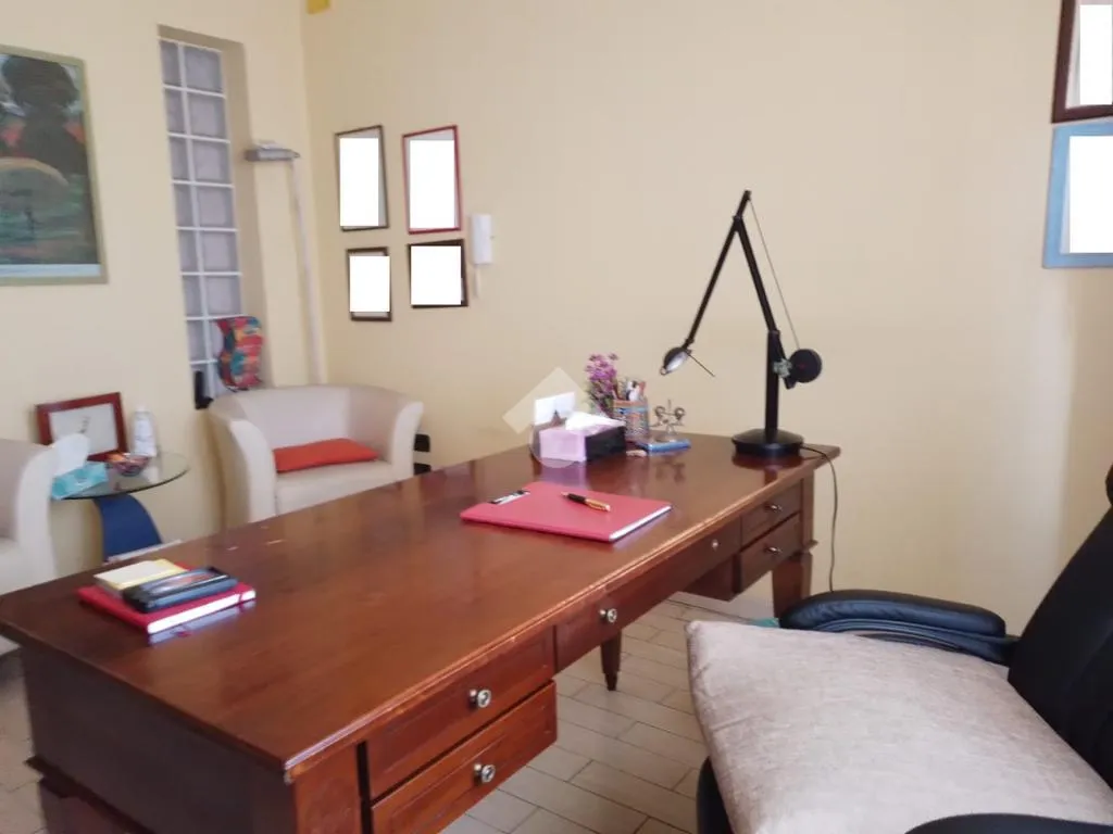 Bureau - Apartment with Balcony in Castrolibero