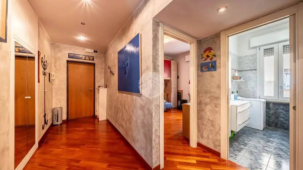 Entrée - Spacious Trilocale with Balconies in Parma