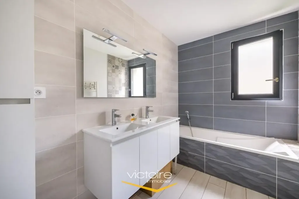 Vannitoad - Newly Built House with Two Gardens in Montchat