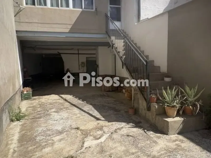 Aed - Two-Storey House with Patio in Campo de Criptana