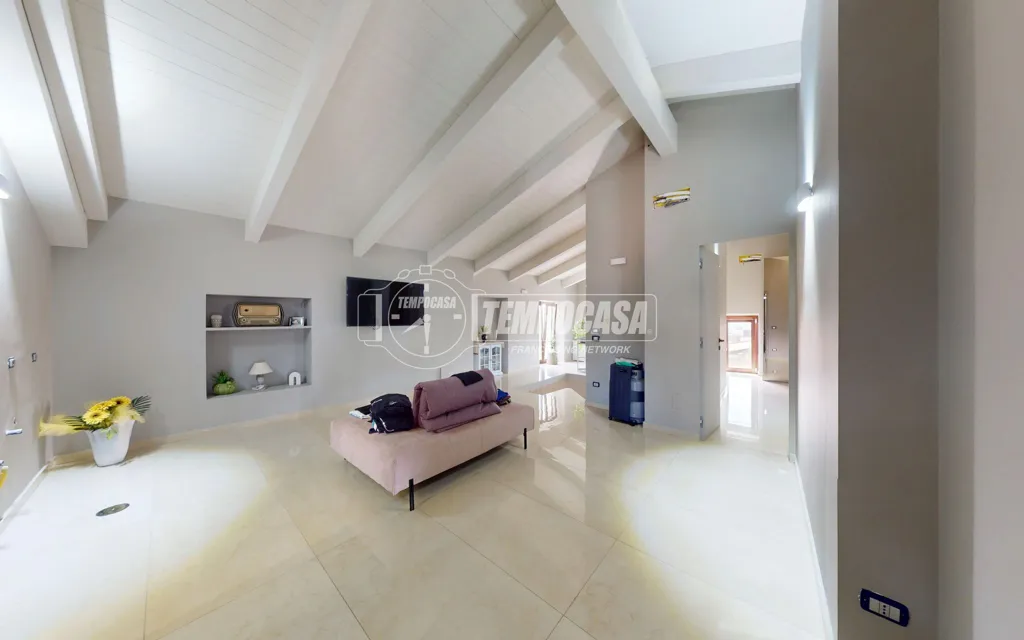 Elutuba - Duplex with Private Parking in Aversa