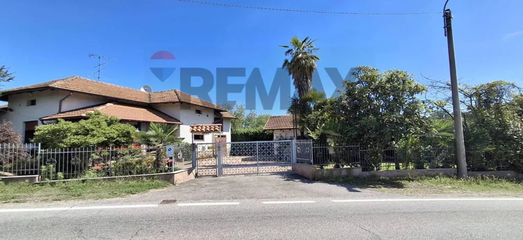 Esterno - Single-Level Villa with Private Garden in Paruzzaro