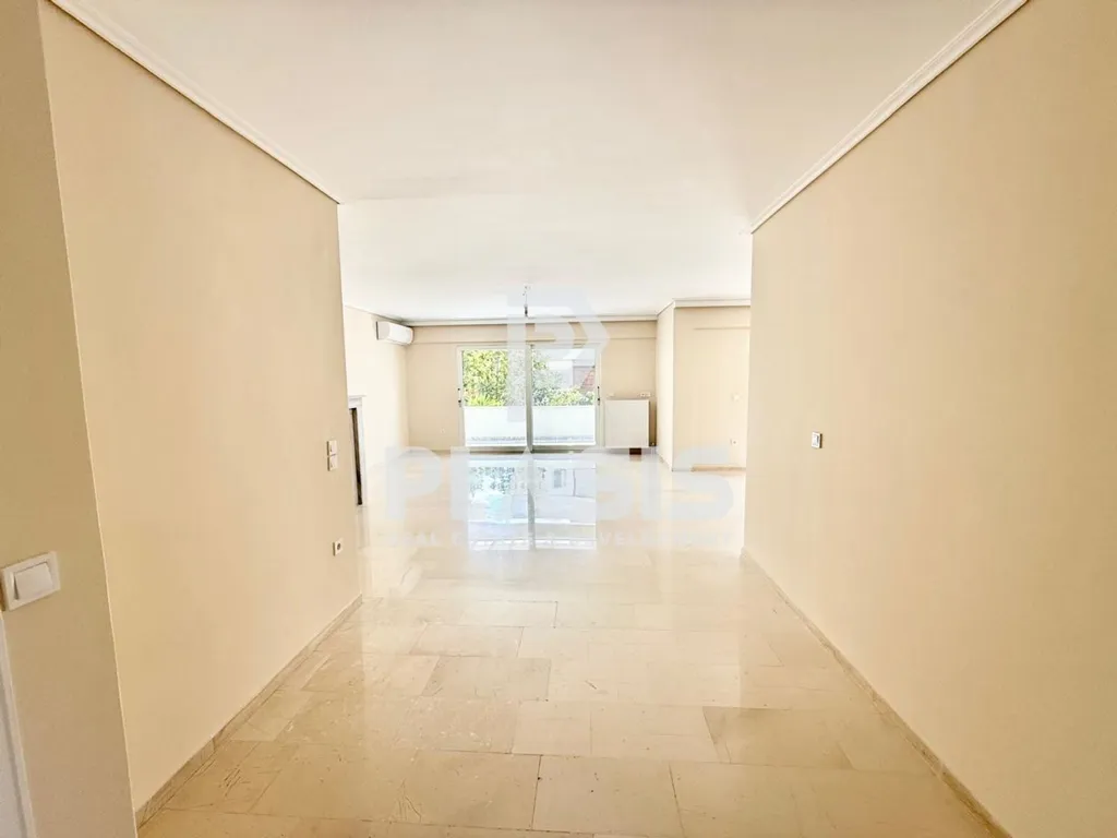 Entrée - Renovated Apartment with Balcony in Glyfada