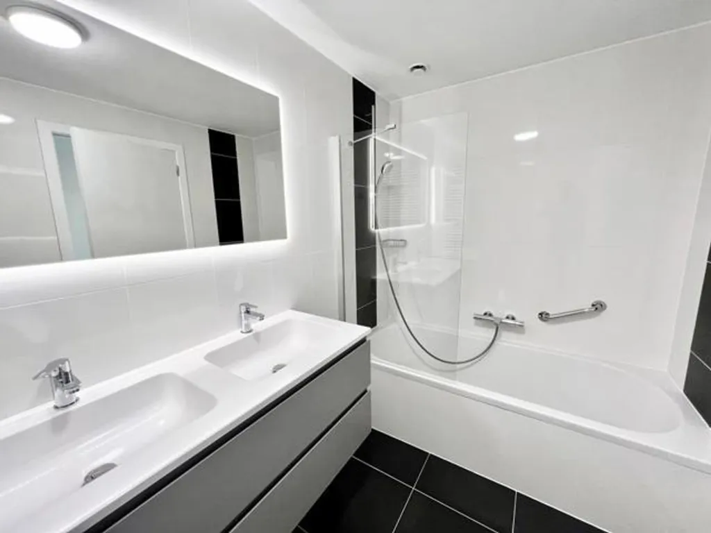 Salles de bain - Appartement Moderne avec Terrasse au 5ème Étage