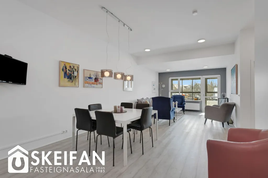 Salle à manger - Bright 3-Bed Apartment with Balcony in Reykjavik