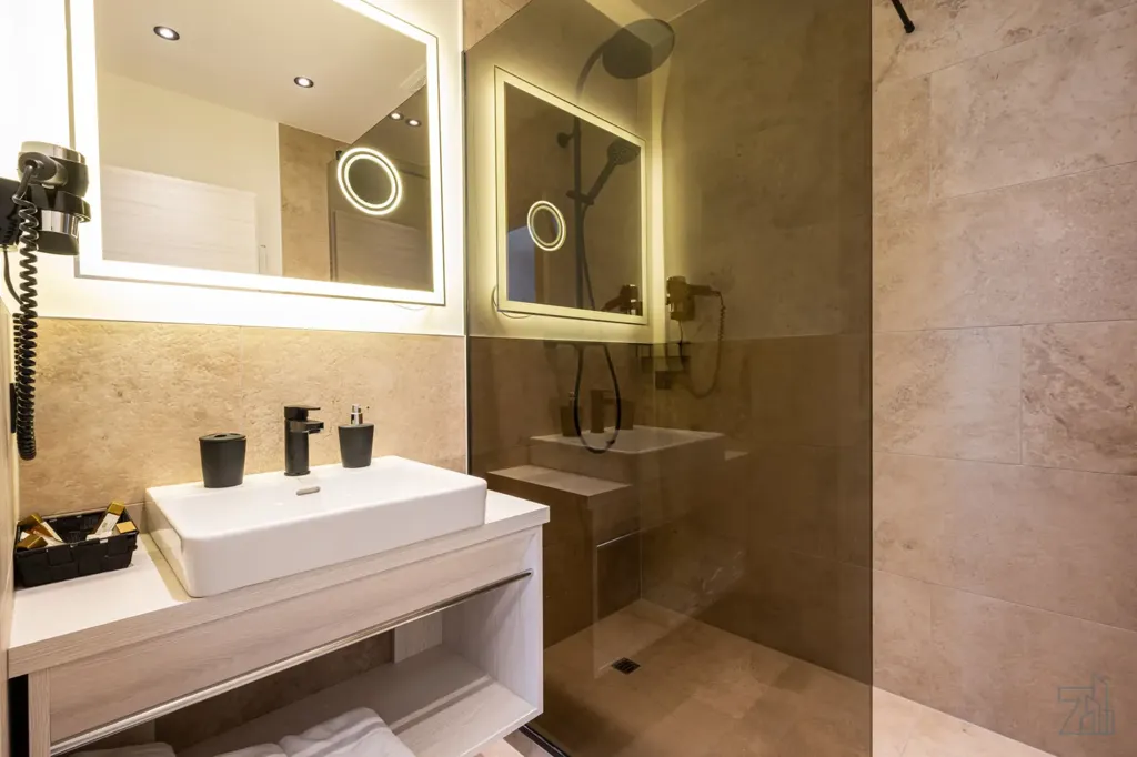 Salles de bain - 2-Bedroom Apartment with Pool in Central Location