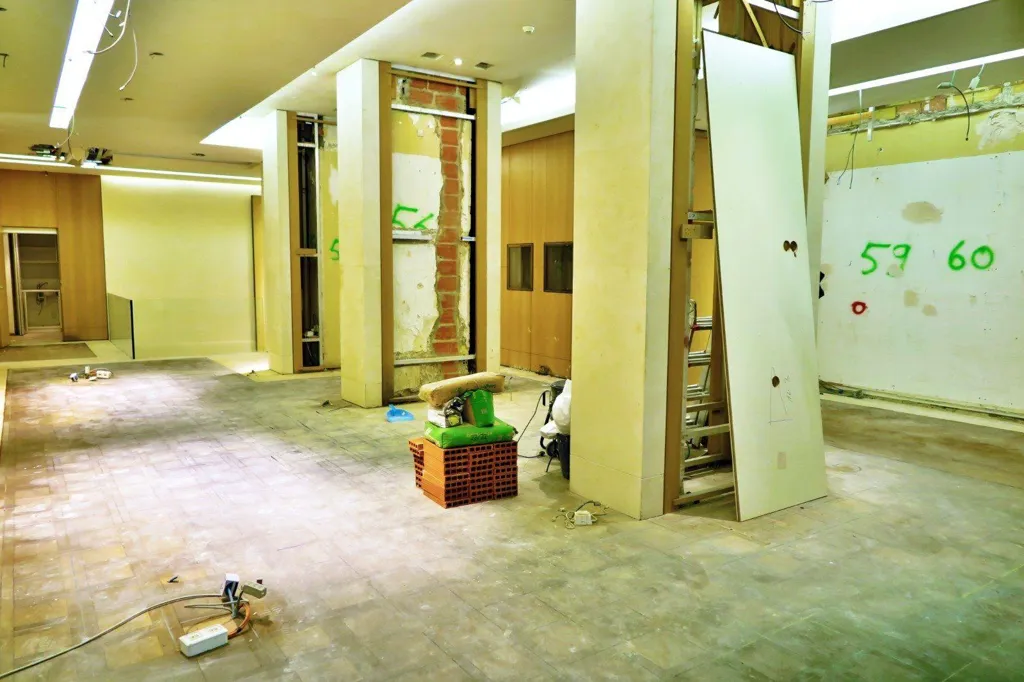 Pièces - Commercial Space with Prime Location in Valencia