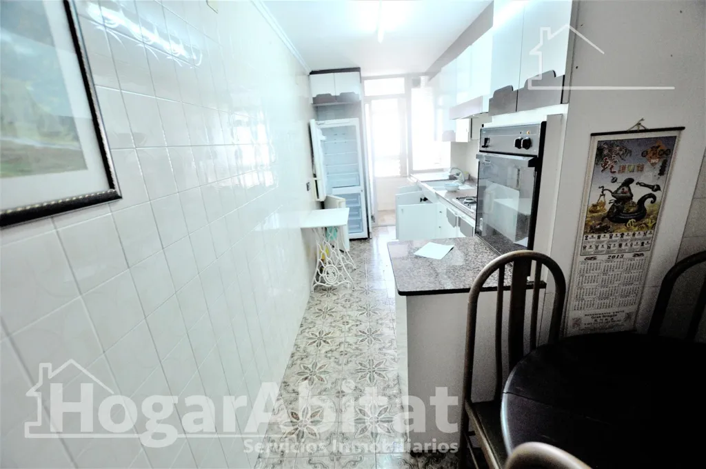 Köök - Spacious Apartment with Balcony in Malilla, Valencia
