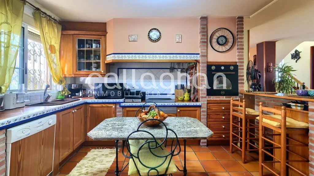 Kitchen - Luxury Detached House with Pool in Paterna