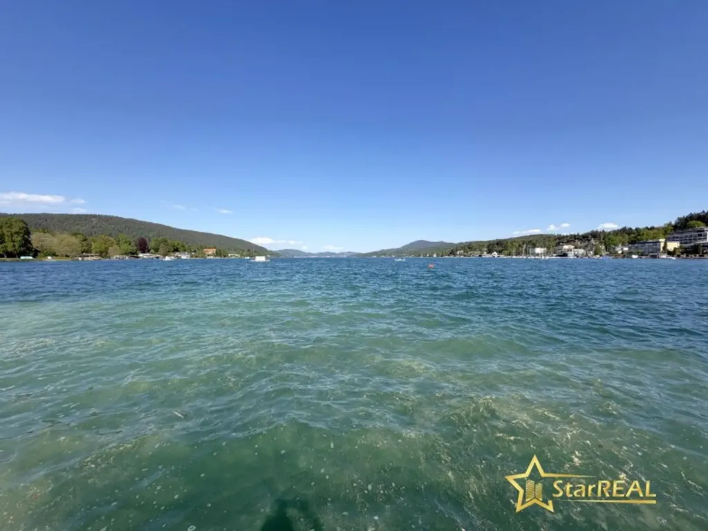 Möblierte 3-Bedroom Apartment with Balcony in Velden Centre