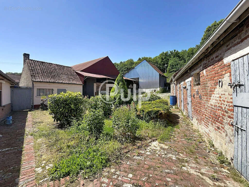 Aed - Farmhouse with Barns on 8,600m² in Countryside