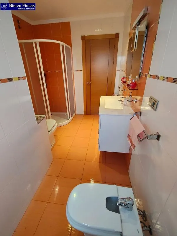 Salles de bain - Spacious Chalet with Garden in Fabero