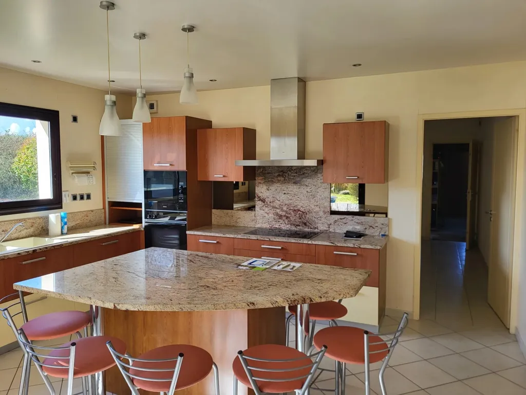 Cuisine - Maison Économe en Énergie avec Jardin à Verrières