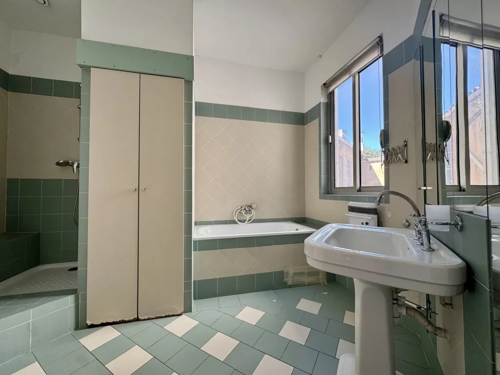 Salles de bain - Appartement T4 Lumineux au 6ème Arrondissement de Marseille