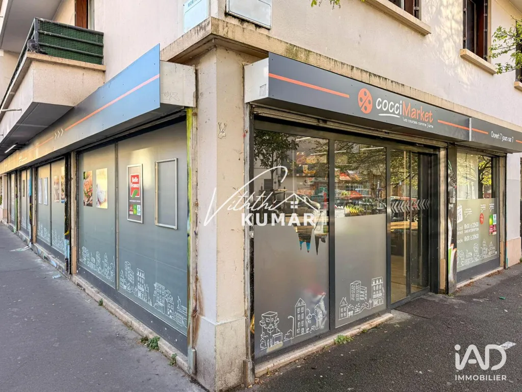 Exterior - Superette in Prime Location, Montreuil